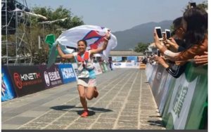 विश्वका ९३ देशलाई पछी पार्दै म्याराथुन मा सुनमाया बुढा नेपालको झण्डा फहराउँदै भइन प्रथम