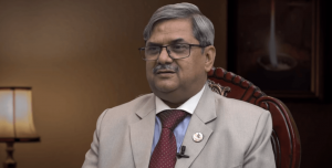 रामनारायण विडारीले संसद विघटन मुद्दामा फैसला गर्दा अदालतसमक्ष प्रधानमन्त्रीको हुकुम मान्ने कि संविधान हेर्ने भन्ने प्रश्न उठेको बताए