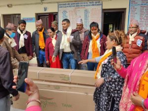 हाम्रो फेमिली राम्रो फेमिलीद्धारा इटहरीमा सोलार हस्तान्तरण