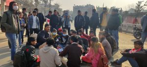 दाहाल–नेपाल समूहनिकट विद्यार्थी संगठन अनेरास्ववियुले तेस्रो चरणको आन्दोलनअन्तर्गत बुधबार चक्काजाम
