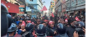 नेकपा दाहाल-नेपाल निकट युवा विद्यार्थीहरुले प्रतिनिधि सभा विघटनविरुद्ध सिंहदरबार घेराउ