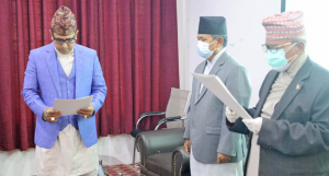 गण्डकी प्रदेश सरकार जोगाउन एमालेले स्वतन्त्र सांसद मनाङ्गेले लिए मन्त्रीको शपथ गण्डकी प्रदेश सरकार जोगाउन एमालेले स्वतन्त्र सांसद मनाङ्गेले लिए मन्त्रीको शपथ