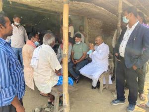 निषेधाज्ञामा एमाले नेताले चुनावी कार्यक्रम सुरु गर्दा प्रहरी रमिते निषेधाज्ञामा एमाले नेताले चुनावी कार्यक्रम सुरु गर्दा प्रहरी रमिते