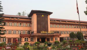 वकिलले भनेकै आधारमा इजलासबाट बाहिर नजाने अडान वकिलले भनेकै आधारमा इजलासबाट बाहिर नजाने अडान