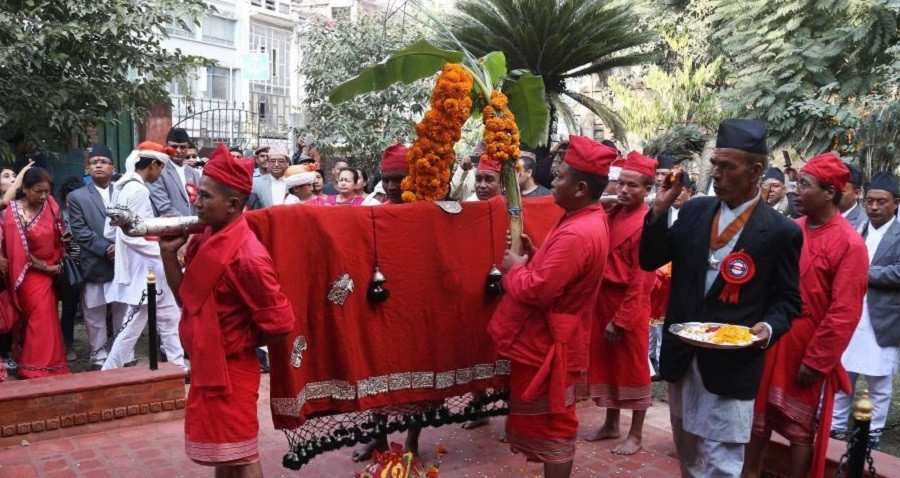 फूलपाती भित्र्याउने तरिका फरक होला तर विधि समान हुन्छ : डा.नारायण प्रसाद निरौला फूलपाती भित्र्याउने तरिका फरक होला तर विधि समान हुन्छ : डा.नारायण प्रसाद निरौला