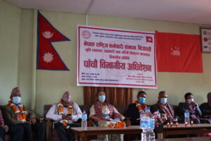 कर्मचारीहरु नागरिकप्रति उत्तरदायी बन्नुपर्नेमा मन्त्री श्रेष्ठको जोड