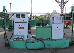 वालेन सरकार पनि यातायात व्यवसायीसामु लाचार, पेट्रोलियम पदार्थको भाउ घटेपनि घटाइएन गाडी भाडा !