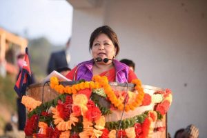 आरजु राणाले भनिन्-‘डडेल्धुरामा हेलिकप्टर चढेर आउनसक्नेलाई जिताउनुस्’