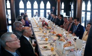 प्रधानमन्त्री ओलीसँग नेपाल र थाइल्यान्डका व्यवसायीको संयुक्त भेटवार्ता,नेपालमा लगानी गर्न आग्रह प्रधानमन्त्री ओलीसँग नेपाल र थाइल्यान्डका व्यवसायीको संयुक्त भेटवार्ता,नेपालमा लगानी गर्न आग्रह