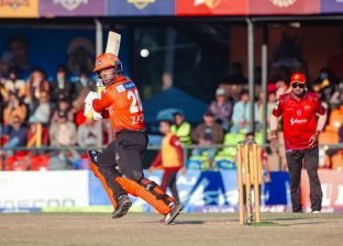 चितवन राइनोजले पोखरा एभेन्जर्सलाई दियो १२१ रनको लक्ष्य