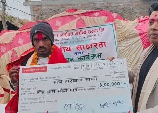 नेशनल लघुवित्तका CEO यादवद्वारा एमबिबिएस अध्ययनका लागि तीन लाख सहयोग