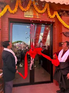 ल्हासामा नेपाली रेस्टुरेन्टको सुरुवात, महावाणिज्यदूत र संचालकद्वारा उदघाटन ल्हासामा नेपाली रेस्टुरेन्टको सुरुवात, महावाणिज्यदूत र संचालकद्वारा उदघाटन