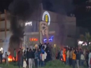 खामेनी मारिएको अमेरिकी दाबीपछि इरानमा उत्सव मनाइँदै खामेनी मारिएको अमेरिकी दाबीपछि इरानमा उत्सव मनाइँदै