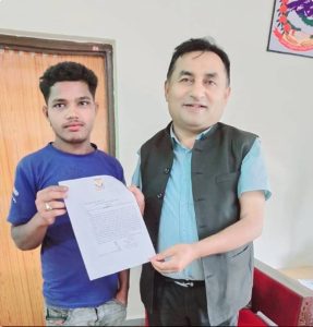 सर्लाहीमा युवकमाथि चक्कु प्रहार घटना : आरोपितलाई तत्काल पक्राउ गरी कारबाही गर्न माग गर्दै पीडितले बुझाए जिप्रकामा ज्ञापनपत्र