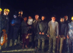 रोशी खोलाको बाढीले बगाएर बिपी मार्गमा काम गर्ने एक मजदुरको मृत्यु, ७ जनाको उद्धार