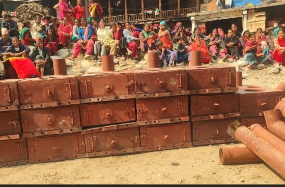 भान्सामा हुने धुँवा न्युनिकरण गर्न सुधारिएको चुलो वितरण