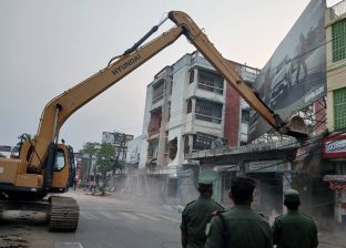 मुख्य सडक विस्तार सुरु, डोजर चलाएर काम अगाडि बढाइयो