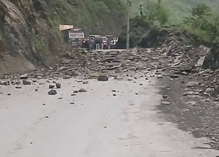 तुइन खोलामा खसेको सुख्खा पहिरो पन्छाएपछि मुग्लिन–नारायणगढ सडक सुचारु
