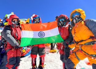 इन्डो–तिब्बती सीमा प्रहरी बलका महिलाहरुले गरे सगरमाथा आरोहण