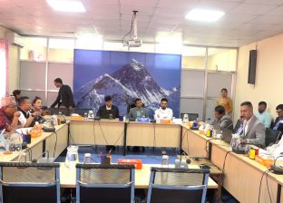 निर्माण क्षेत्रको संकटबारे मन्त्रीहरूको जवाफ : ‘आयोजना नरोक्नुहोस्, मूल्य समायोजन गर्छौं’