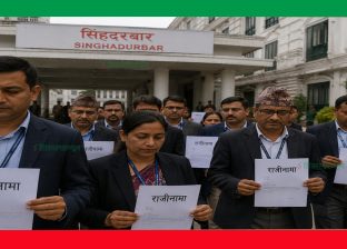 सिंहदरवारका कर्मचारीले दिन थाले राजीनामा सिंहदरवारका कर्मचारीले दिन थाले राजीनामा