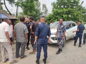 सुनसरीमा डाक्टरले चलाएको कारसँग ठोक्किँदा वरिष्ठ सई लालुकुमार यादवको मृत्यु, पत्नी घाइते सुनसरीमा डाक्टरले चलाएको कारसँग ठोक्किँदा वरिष्ठ सई लालुकुमार यादवको मृत्यु, पत्नी घाइते