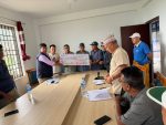 स्थानीय सरकारलाई गाउँ बाहिर बस्ने स्थानीयको साथ : खेल मैदान बनाउन १० लाख रुपैँया सहयोग स्थानीय सरकारलाई गाउँ बाहिर बस्ने स्थानीयको साथ : खेल मैदान बनाउन १० लाख रुपैँया सहयोग