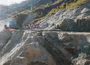 बाजुराको मार्तडी-कोल्टी सडक खण्डको जिल्ली पहिरो, रोकथाममा प्रयास,विद्यालय भने जोखिममै