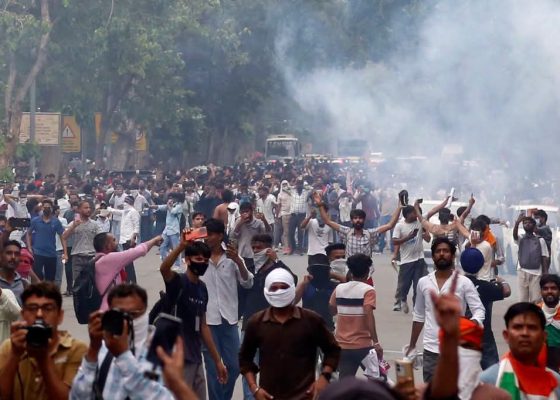 कक्रोज जनता पार्टी’ आन्दोलनले भारत किन ततायो? परीक्षा घोटाला, बेरोजगारी र सरकारविरुद्ध युवाको विस्फोट