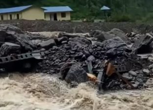 रामेछापको लाछेवारमा ठूलो पहिरो : होटल र दुइवट पक्की पुल बगायो, हाइड्रोको ड्यामसाइडमा पनि क्षति रामेछापको लाछेवारमा ठूलो पहिरो : होटल र दुइवट पक्की पुल बगायो, हाइड्रोको ड्यामसाइडमा पनि क्षति