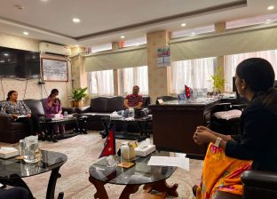 आठ दिनदेखि धर्नामा रहेकी बिनु यादवसँग मन्त्री सिता बादीको भेट, आवश्यक सहजीकरण गर्ने प्रतिबद्धता आठ दिनदेखि धर्नामा रहेकी बिनु यादवसँग मन्त्री सिता बादीको भेट, आवश्यक सहजीकरण गर्ने प्रतिबद्धता