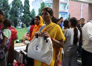 मन्त्री सिता बादीको पहलमा खरीपाटी र बोडे होल्डिङ सेन्टरमा अत्यावश्यक सामग्री वितरण