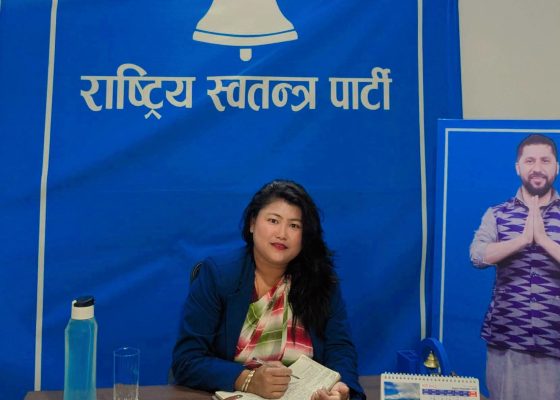 घण्टीघरमा नागरिकका गुनासा सुन्दै रास्वपा केन्द्रीय सदस्य निशा श्रेष्ठ