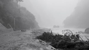 चीनमा बाढी र पहिरोको वितण्डा : नेपाल जोड्ने जिरोङ नाका अवरुद्ध, २२ हजारभन्दा बढी विस्थापित