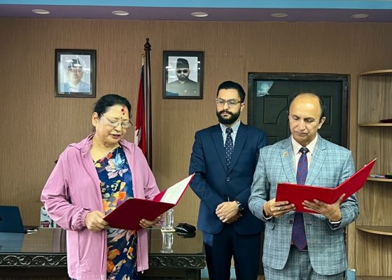 विश्वविद्यालय अनुदान आयोगका अध्यक्ष केसी र सचिव श्रेष्ठले लिए शपथ 
