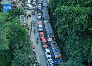 नागढुङ्गा–मुग्लिङसहित देशभरका मुख्य राजमार्ग ठप्प, जोखिम कायमै नागढुङ्गा–मुग्लिङसहित देशभरका मुख्य राजमार्ग ठप्प, जोखिम कायमै