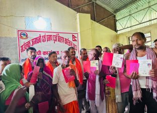 नापजाँच सकिएको ९ वर्षपछि धनुषाका ३८८ परिवारले पाए लालपुर्जा नापजाँच सकिएको ९ वर्षपछि धनुषाका ३८८ परिवारले पाए लालपुर्जा