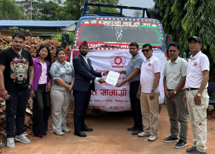 बाढीपीडितका लागि नाडाद्वारा राहत सामग्री हस्तान्तरण