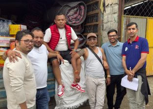 सबै सहकारी बदमाश हुँदैनन् : बाढीपीडितको घरदैलोमै पुगेर शुभ किरण सहकारीले बाँड्यो राहत सबै सहकारी बदमाश हुँदैनन् : बाढीपीडितको घरदैलोमै पुगेर शुभ किरण सहकारीले बाँड्यो राहत