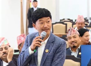 संसद्ले पास गरेको बजेटमाथि मन्त्रालयको ‘कैंची’ : लोककल्याणकारी विज्ञापन कटौतीविरुद्ध राईको आक्रोश संसद्ले पास गरेको बजेटमाथि मन्त्रालयको ‘कैंची’ : लोककल्याणकारी विज्ञापन कटौतीविरुद्ध राईको आक्रोश
