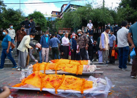 सरकार नागरिक मरेपछि शव गन्नेतिर होइन, जनता जोगाउनेतिर लाग !