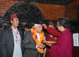 राष्ट्रपति पौडेलले गरे जीवीत देवी कुमारीको दर्शन