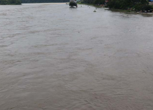 नारायणीमा बाढीको उच्च जोखिम, जलसतह १३ मिटर पुग्न सक्ने चेतावनी नारायणीमा बाढीको उच्च जोखिम, जलसतह १३ मिटर पुग्न सक्ने चेतावनी