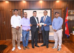 भोटेकोसी बाढीपीडितका लागि एसटीसी ग्रुपको ५० लाख १ हजार सहयोग