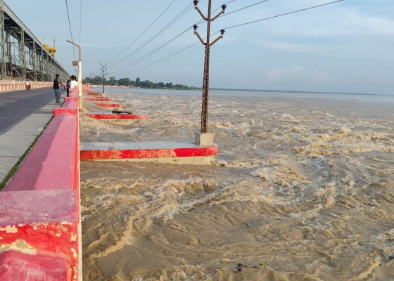 कोशी ब्यारेजमा पानीको बहाव एक लाख ६५ हजार क्युसेक प्रतिसेकेण्ड, २३ ढोका खुला