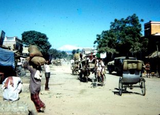 अर्थतन्त्रको महत्वपूर्ण आधार बन्दै भैरहवा : यसरी बन्यो व्यापारिक शहर