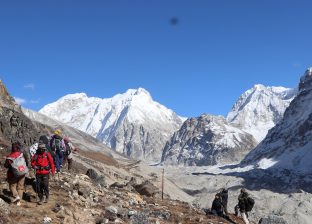 कञ्चनजंघा क्षेत्रमा पर्यटकीय चहलपहल सुरु, विदेशीसँगै आन्तरिक पर्यटकको पनि आकर्षण