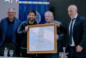 मेस्सीलाई ब्युनस आयर्स विश्वविद्यालयको मानार्थ विद्यावारिधि मेस्सीलाई ब्युनस आयर्स विश्वविद्यालयको मानार्थ विद्यावारिधि